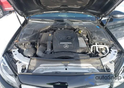 2017 Mercedes-Benz C 300 4Matic/Luxury 4Matic/Sport 4Matic z USA, uszkodzony, nr VIN 55SWF4KB6HU206711